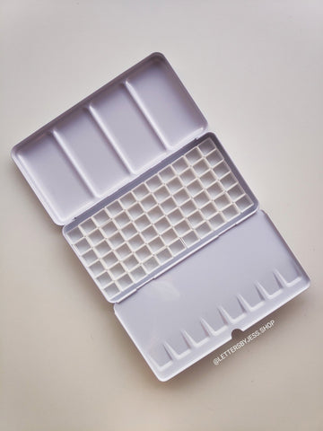 Estuche vacío para acuarelas sin soporte (metal) - Grande + 66 medios godets - Letters by Jess Shop