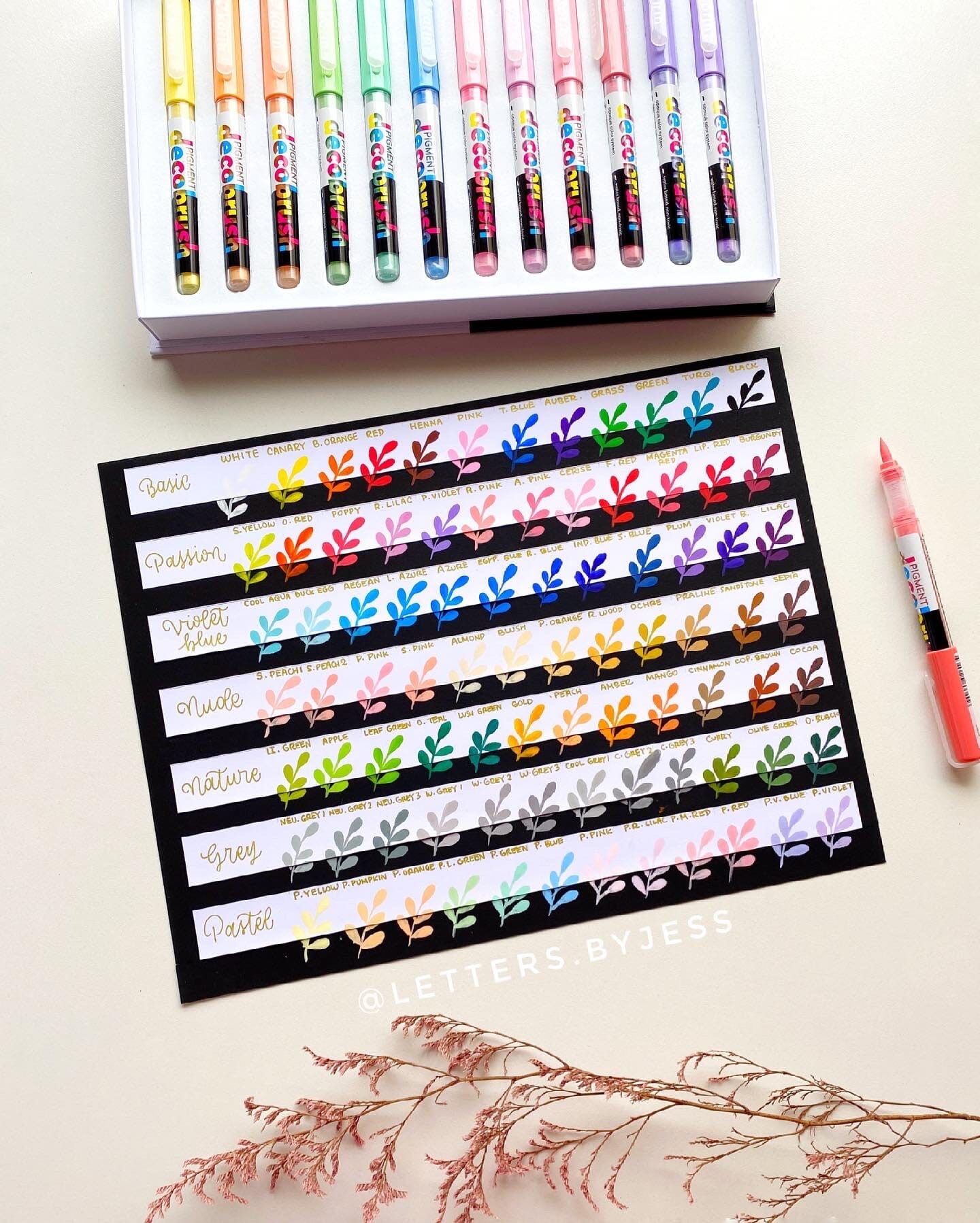 Karin markers Pigment Decobrush | Master Set 84 colores - Letters by Jess Shop